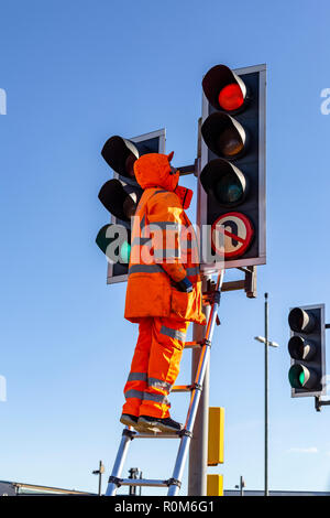Man repairing traffic lights,automatically operated coloured lights,controlling traffic, road junctions, pedestrian crossings, traffic light, traffic Stock Photo