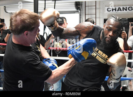 11-5-18. Santa Monica CA. WBC World Champion Deontay Wilder talks to the media at the Churchill gym Monday. Deontay Wilder gets ready for in his highly anticipated WBC Heavyweight World Championship against Tyson Fury on December 1 from STAPLES Center in Los Angeles live on SHOWTIME PPVÂ¨.Photo by Gene Blevins/ZumaPress Credit: Gene Blevins/ZUMA Wire/Alamy Live News Stock Photo