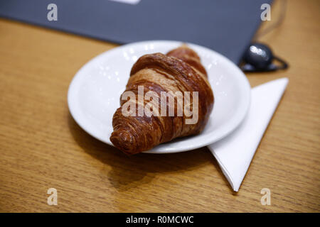 Brussels, Belgium. 6th Nov. 2018. A fresh croissant on plate during an Economic and Financial (ECOFIN) Affairs Council meeting.  Alexandros Michailidis/Alamy Live News Stock Photo