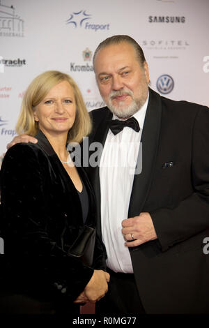 Johanna GASTDORF, actress, husband Jan-Gregor KREMP, actor, red carpet, Red Carpet Show, 37th German sports press ball in the Alte Oper Frankfurt, 03.11.2018. | Usage worldwide Stock Photo