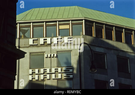 Wien, Stephansplatz, Altes Haas Haus, Aufnahme um 1980 - Vienna, Old Haas House Stock Photo
