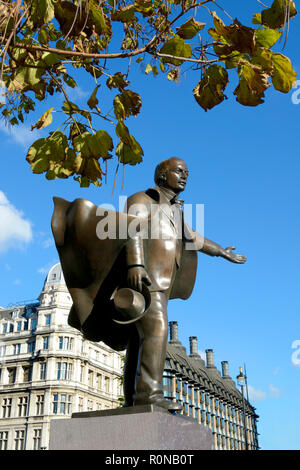 Statue of David Lloyd George, (1863 – 1945) Prime Minister (1916-22) Parliament Square, Westminster, London, England, UK. By Glynn Williams, 2007 Stock Photo