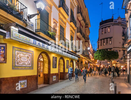 Bars, cafes and restaurants at night, Calle Conteros, Barrio Santa Cruz, Seville, Andalucia, Spain Stock Photo