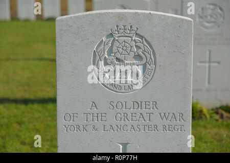 Headstone of unknown soldier, York and Lancaster Regiment, Anneux British Cemetery, near Cambrai, France Stock Photo