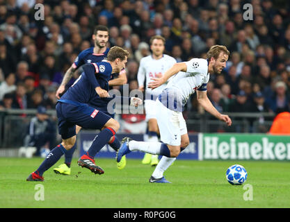 London, England, 06th November 2018.  Tottenham Hotspur's Harry Kane during Champion League Group B between Tottenham Hotspur and PSV Eindhoven at Wembley stadium , London, England on 06 Nov 2018. Credit Action Foto Sport  FA Premier League and Football League images are subject to DataCo Licence. Editorial use ONLY. No print sales. No personal use sales. NO UNPAID USE Credit: Action Foto Sport/Alamy Live News Stock Photo