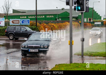 Clonakilty, West Cork, Ireland. 6th Nov, 2018. A car drives through a pool of water after a morning of torrential rain in Clonakilty. Rain is forecast for the rest of the week with Friday being very wet and windy. Credit: AG News/Alamy Live News. Stock Photo