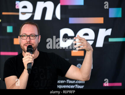 05 November 2018, US, Los Angeles: Markus Beckedahl, editor-in-chief of the blog Netzpolitik.org speaks at the start of the Sequencer Tour. The tour with the digital conference re:publica, the Reeperbahn Festival and the media and marketing start-up promotion next media accelerator will take place on the occasion of the Germany Year USA. From October 2018 to the end of 2019, a German Year will take place in the USA under the motto 'Wunderbar together. Germany and the U.S.'. Photo: Britta Pedersen/dpa-Zentralbild/ZB Stock Photo