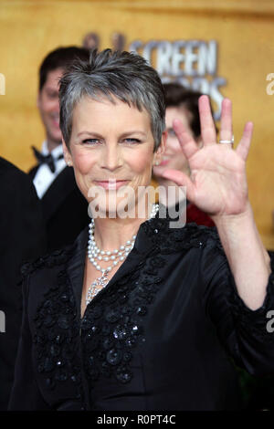 Los Angeles, Germany. 29th Jan, 2006. Actress Jamie Lee Curtis arrives on the red carpet during the 12th Annual Screen Actors Guild Awards at the Shrine Exposition Center in Los Angeles, USA Sunday 29 January 2006. Credit: Hubert Boesl | usage worldwide/dpa/Alamy Live News Stock Photo