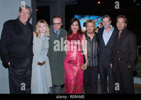 The cast of Cat's Meow, Edward Hermann, Kirsten Dunst, Peter Bogdanovich, Jennifer Tilly, Eddie Izzard, Cary Elwes and Ronan Vibert posing at the Cat' Stock Photo