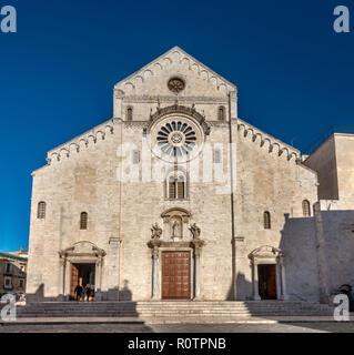 Cathedral (Duomo di Bari or Cattedrale di San Sabino), 13th century, Apulian Romanesque style, in Bari, Apulia, Italy Stock Photo