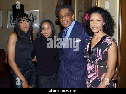 The Group En Vogue, Rhona Bennett. Terry Ellis, Cindy Herron and Don Cornelius at the 18th Annual Soul Train Awards Nominations at the Spago Restauran Stock Photo