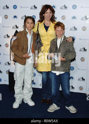 Marilu Henner and kids arriving at GRIFFITH OBSERVATORY Re-Opening in Los Angeles.  full length smile          -            HennerMarilu kids092.JPGHe Stock Photo