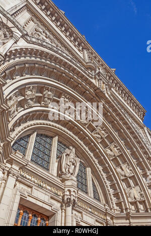 London, South Kensington.  The Grand Entrance of the Victoria and Albert Museum in Cromwell Road, completed in 1908. Stock Photo