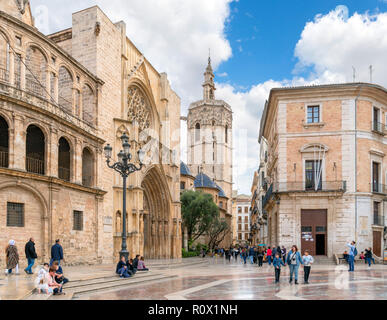 Miguelete Tower and Valencia Cathedral from Placa de la Mare de Deu (Plaza de la Virgen), Valencia, Spain Stock Photo