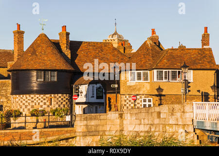 England, Kent, Thanet, Sandwhich, The Barbican Gate 15th century Gatehouse and Town Skyline Stock Photo