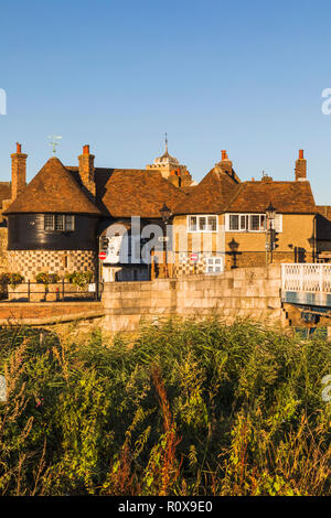 England, Kent, Thanet, Sandwhich, The Barbican Gate 15th century Gatehouse and Town Skyline Stock Photo