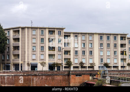 Cité du Port-Garaud, Modernist apartment block by Joachim & Pierre Gérard, 1958, Avenue Maurice Hauriou, Toulouse, Haute-Garonne, Occitanie, France Stock Photo