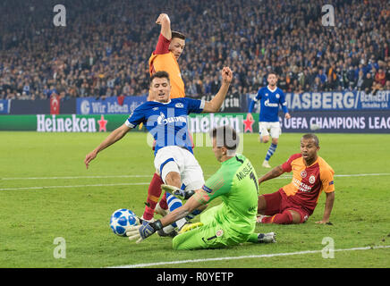 Gelsenkirchen, Deutschland. 06th Nov, 2018. goalchance Alessandro SCHOEPF l. (Schopf, GE) versus goalkeeper Fernando MUSLERA (Gala), Action, Football Champions League, Preliminary Round, 4th matchday, FC Schalke 04 (GE) - Galatasaray (Gala) on 06/11/2018 in Gelsenkirchen/Germany. ## DFL regulations prohibit any use of photographs as image sequences and/or quasi-video ## | usage worldwide Credit: dpa/Alamy Live News Stock Photo
