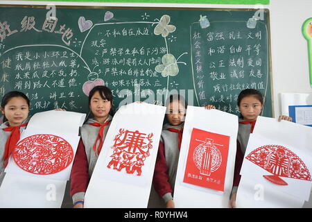 Lianyungan, Lianyungan, China. 8th Nov, 2018. Lianyungang, CHINA-Pupils ...