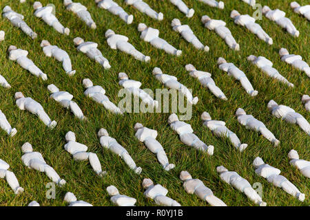 LONDON, UK - November 8th 2018: Shrouds of the somme exhibit in London. 72,396 shrouded figures represent those killed during the Battle of the Somme in 1916, but whose bodies were never recovered. Credit: Ink Drop/Alamy Live News Stock Photo