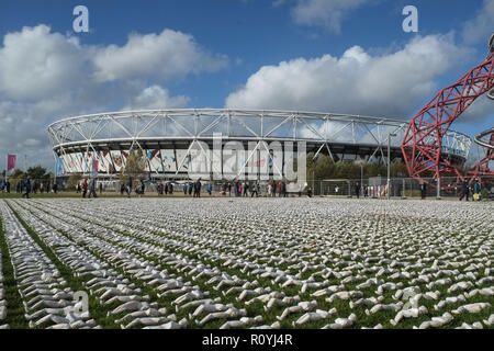 London, UK. 8th November 2018. 'Shrouds of the Somme' at the Queen Elizabeth Olympic Park. 'Shrouds of the Somme' is an art installation representing 72,396 British Commonwealth servicemen killed at the Battle of the Somme who have no known grave. Credit: Claire Doherty/Alamy Live News Stock Photo