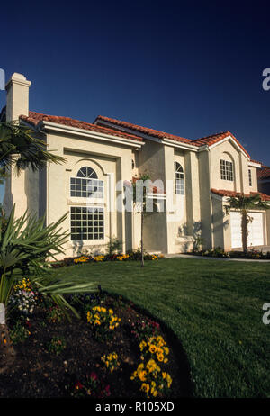 Large Suburban homes in upscale neighborhood, Fresno, California, USA Stock Photo