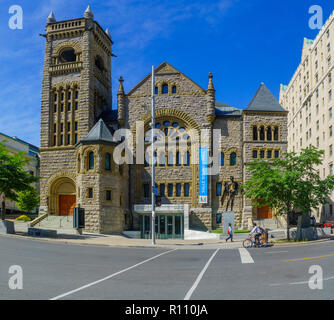 Montreal, Canada - September 09, 2018: View of the Museum of Fine Arts building, with locals and visitors, in Montreal, Quebec, Canada Stock Photo