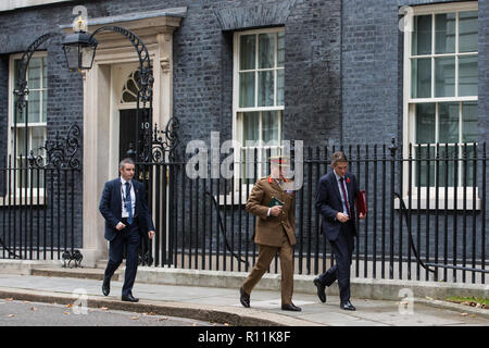 London, UK. 6th November, 2018. Gavin Williamson MP, Secretary of State for Defence, and General Sir Nick Carter, Chief of the Defence Staff, leave 10 Stock Photo