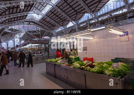 Lettuce and vegetable stall in Mercado Central de Valencia, Valencian Art Nouveau architecture, Valencia, Spain Stock Photo