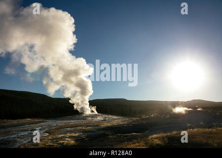 WY03586-00...WYOMING - Old Faithful Geyser in Yellowstone National Park. Stock Photo