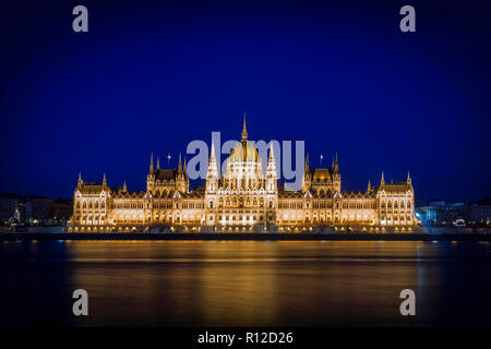Hungarian Parliament building illuminated at night, Budapest, Hungary Stock Photo