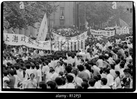 China Shanghai a few days after the massacre in Tiananmen Square in June 1989. Scans made in 2018 Students march along the Bund in Shaghai in protest at the deaths of fellow students in Beijing. Stock Photo