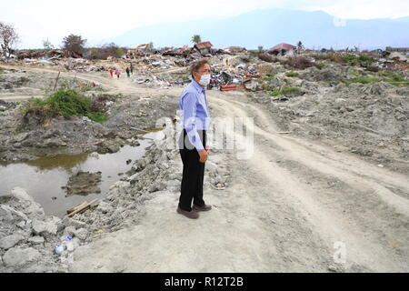 November 1, 2018 - Palu, Central Sulawesi, Indonesia - Head of the Indonesian Information Agency, Mr. Hasannudin Z. Abidin seen reviewing the locations where the earthquake happened..A deadly earthquake measuring 7.5 magnitude and a tsunami wave destroyed the city of Palu and much of the area in Central Sulawesi. The death toll was 2088, around 5000 people were seriously injured and some 62,000 people were displaced. (Credit Image: © Risa Krisadhi/SOPA Images via ZUMA Wire) Stock Photo