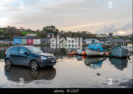 Bantry, West Cork, Ireland. 8th Nov, 2018. Despite the day being dry and calm, Bantry Quays still flooded this evening as a prelude to tomorrow's forecast yellow wind warning for Munster. Credit: Andy Gibson/Alamy Live News. Stock Photo