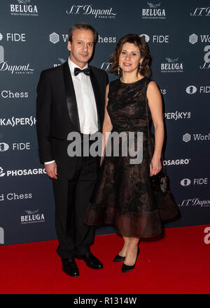 Iplangan vagina Oyoqlarini opish porno fotosuratlar