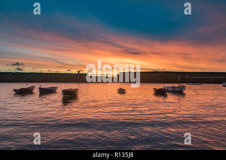 Mousehole, Cornwall, UK. 9th November 2018. UK Weather. The clouds cleared briefly at sunrise this morning in Cornwall. Strong winds and heavy showers are due in from mid morning onwards. Credit: Simon Maycock/Alamy Live News Stock Photo