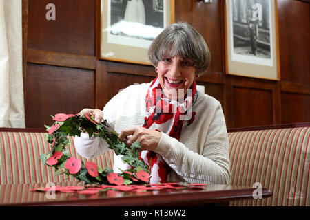 Bognor Regis RAF Club, West Sussex, UK. 9th Nov 2018. Ann Hewings pictured making her natural, plastic-free Remembrance Day Wreath which will be cast into the sea on Sunday 11th November 2018 in memory of all the airman and airwomen who lost their lives at sea.  For a good number of years, following the Remembrance Service at Bognor Town Hall, members of the RAFA Bognor Regis Branch 381 have paraded to the Pier where at noon a wreath has been cast into the sea. Credit: Sam Stephenson/Alamy Live News Stock Photo