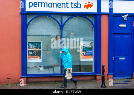 Skibbereen, West Cork, Ireland. 9th Nov, 2018. A shopper braves the elements in Skibbereen.  This afternoon will see a continuation of strong winds, which will reach gale force on the coasts. Highs today of 9 to 13°C. Credit: AG News/Alamy Live News. Stock Photo