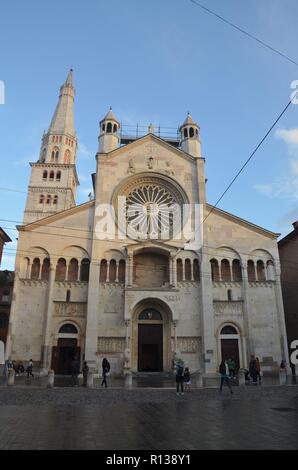 Modena, eine Stadt in der Emilia-Romagna in Italien: Der romanische Dom Stock Photo