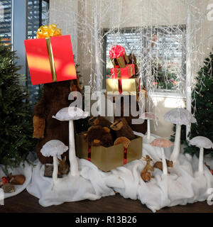 Christmas garden centre moving display featuring brown bear juggling presents with his feet Stock Photo