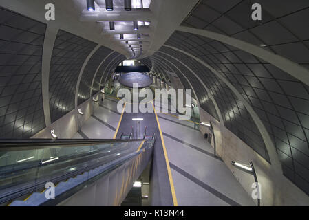 Die einsame Ubahn-Station Heumarkt in Köln - The Subway Station Heumarkt in Cologne Germany at Night Stock Photo