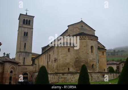 Predappio in Emilia-Romagna, Italien, der Geburtsort Mussolinis, die Kirche San Cassiano Stock Photo