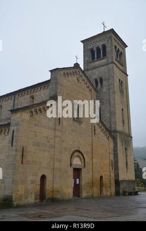 Predappio in Emilia-Romagna, Italien, der Geburtsort Mussolinis, die Kirche San Cassiano Stock Photo