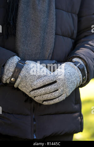 men's gloves with herringbone fabric inserts