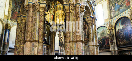 Detail of the magnificently decorated with late gothic/manueline sculpture and paintings interior of the charola of the Convent of Christ, in Tomar, P Stock Photo