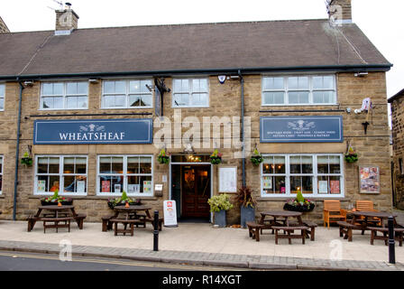 Bakewell, a market town in the Derbyshire Dales, Derbyshire, England UK Wheatsheaf pub Stock Photo