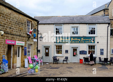 Bakewell, a market town in the Derbyshire Dales, Derbyshire, England The Bakewell Pudding factory Stock Photo