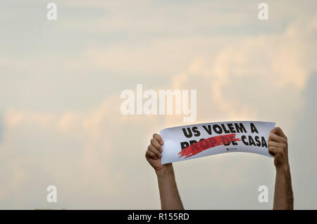 Demonstrators demanding freedom from political prisoners, Lledoners, Catalonia, Spain Stock Photo