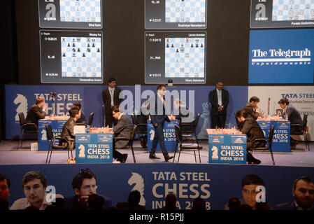 Kolkata, India. 09th Nov, 2018. Armenian chess Grandmaster Levon Aronian (in middle) walks during his first round matches at Tata Steel Chess India 2018. Credit: Saikat Paul/Pacific Press/Alamy Live News Stock Photo