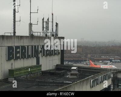 Berlin, Germany. 09th Nov, 2018. View of the lettering 'Berlin-Tegel' and an easyJet aircraft on the tarmac of Tegel Airport. The airport was visited by members of the BER committee of inquiry. (to 'Operator: In Tegel permanently only half as many passengers possible' from 09.11.2018) POSSIBLE QUALITY Credit: Burkhard Fraune/dpa/ZB/dpa/Alamy Live News Stock Photo